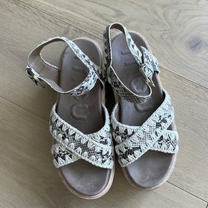 Mou Platform Criss-Cross platform sandal (size 39)